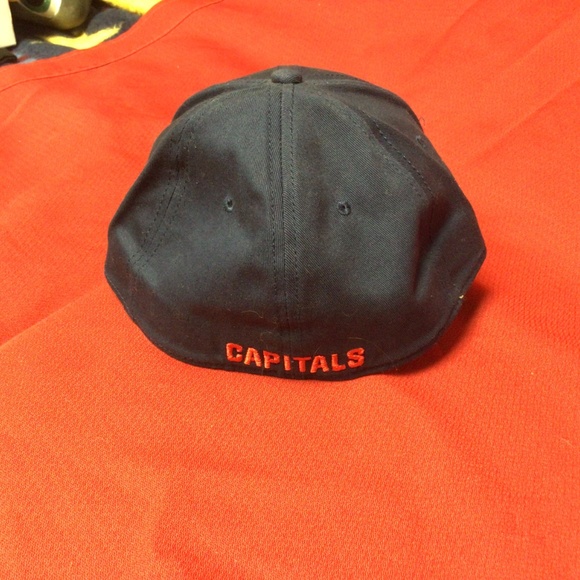 NHL WASHINGTON CAPITALS new hat - Picture 2 of 3